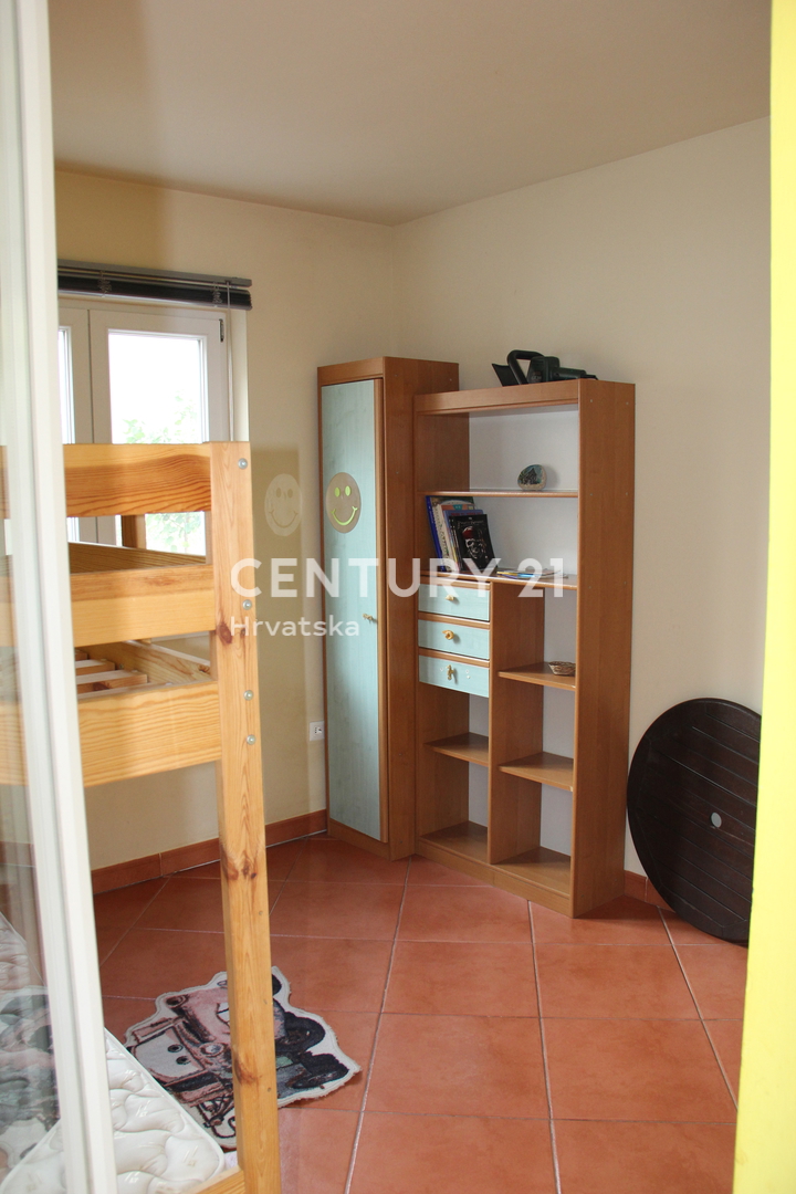 ROVINJ, PRODAJA TROSOBNEGA STANOVANJA BLIZU MORJA