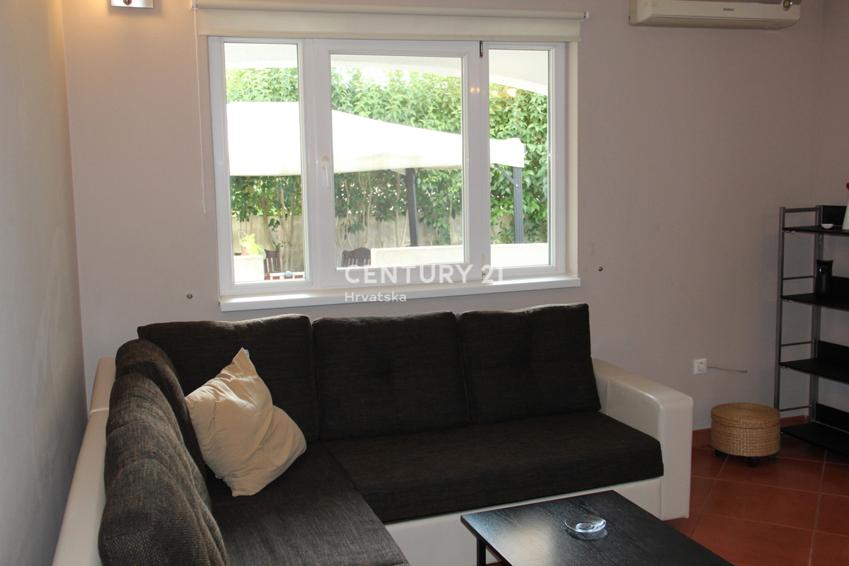 ROVINJ, PRODAJA TROSOBNEGA STANOVANJA BLIZU MORJA