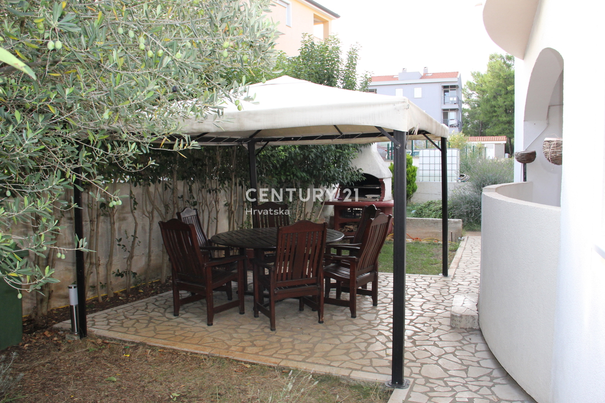 ROVINJ, PRODAJA TROSOBNEGA STANOVANJA BLIZU MORJA