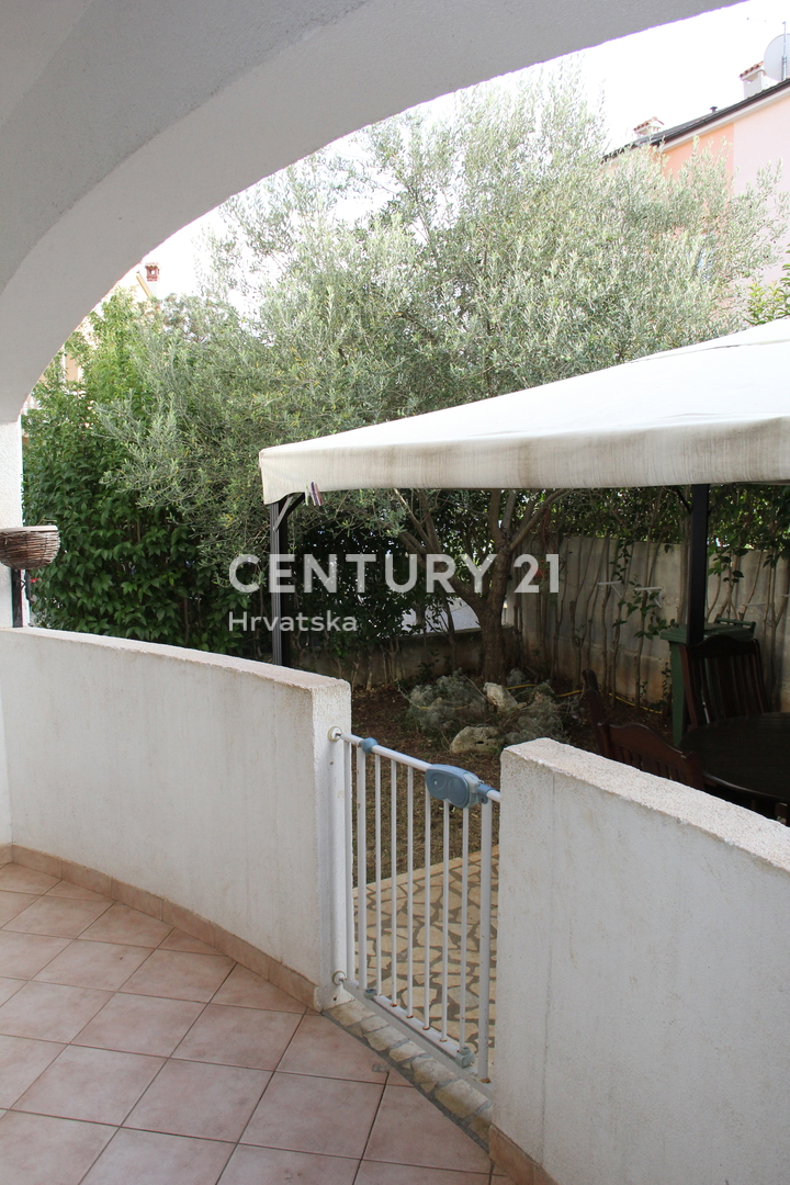 ROVINJ, PRODAJA TROSOBNEGA STANOVANJA BLIZU MORJA