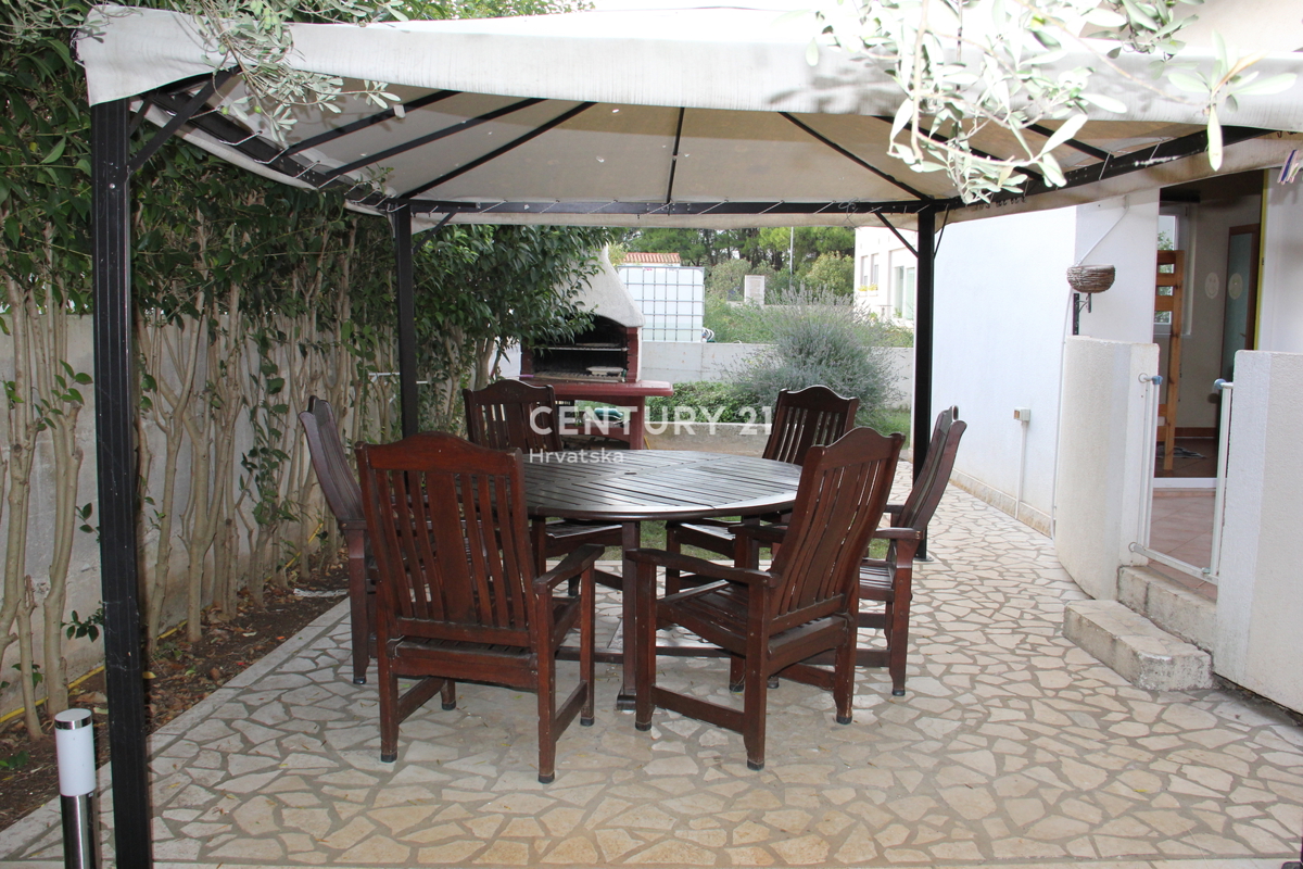 ROVINJ, PRODAJA TROSOBNEGA STANOVANJA BLIZU MORJA