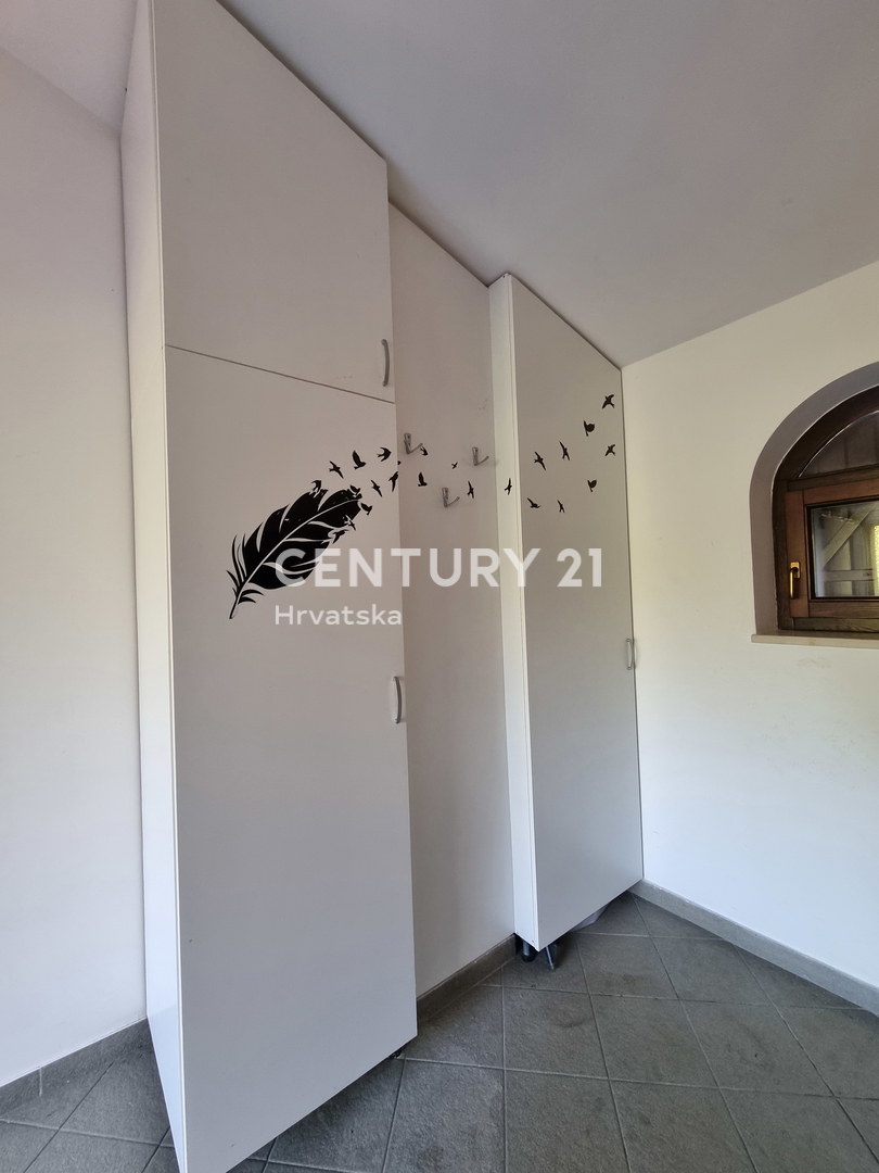 POREČ, PRODAJA SE PRIZEMLJENA HIŠA V MEDITERANSKEM SLOGU Z RAZGLEDOM NA MORJE