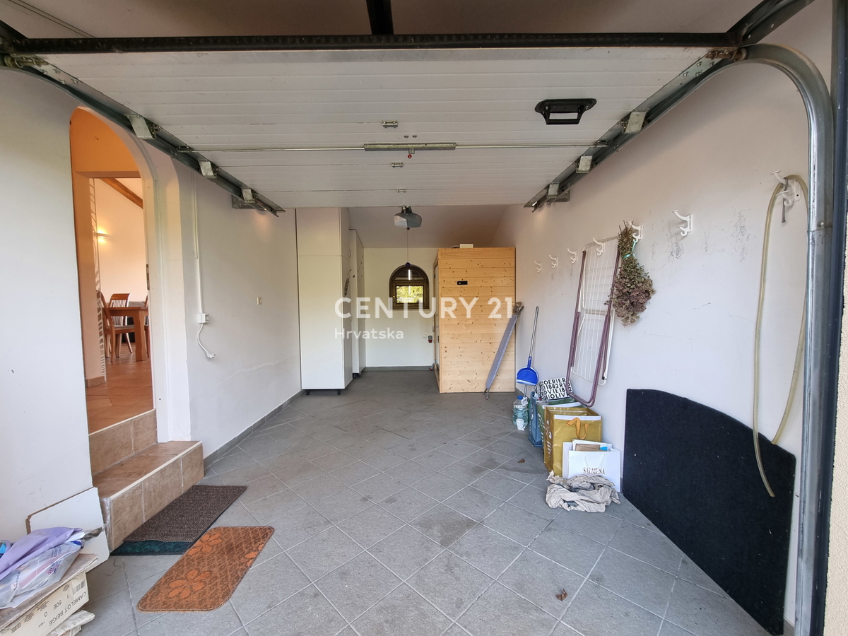 POREČ, PRODAJA SE PRIZEMLJENA HIŠA V MEDITERANSKEM SLOGU Z RAZGLEDOM NA MORJE