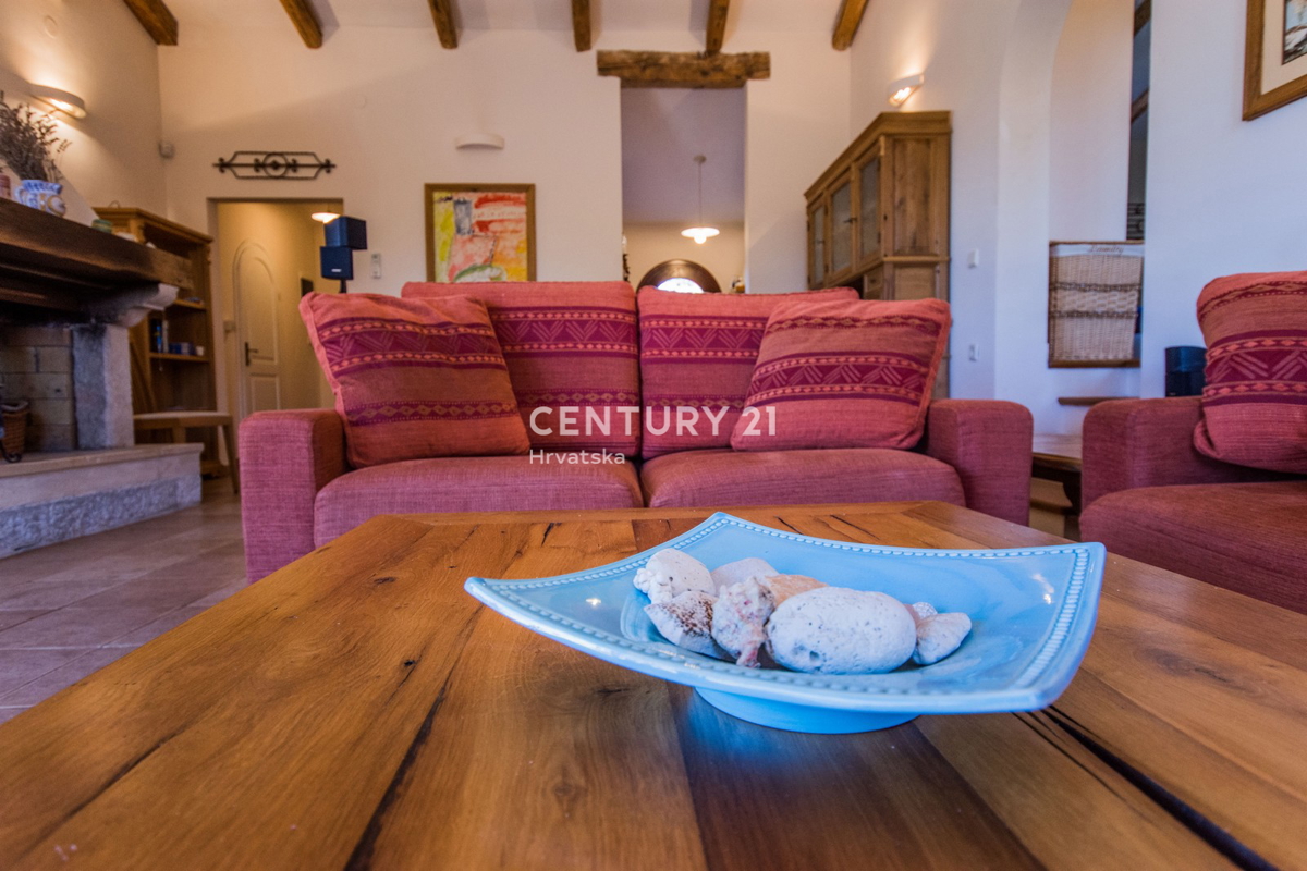 POREČ, PRODAJA SE PRIZEMLJENA HIŠA V MEDITERANSKEM SLOGU Z RAZGLEDOM NA MORJE