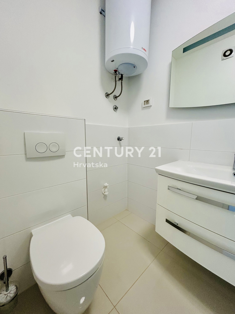 BANJOLE, VOLME, EKSKLUZIVA AGENCIJE, STAN SAMO 200 METROV OD MORJA IN PLAŽE