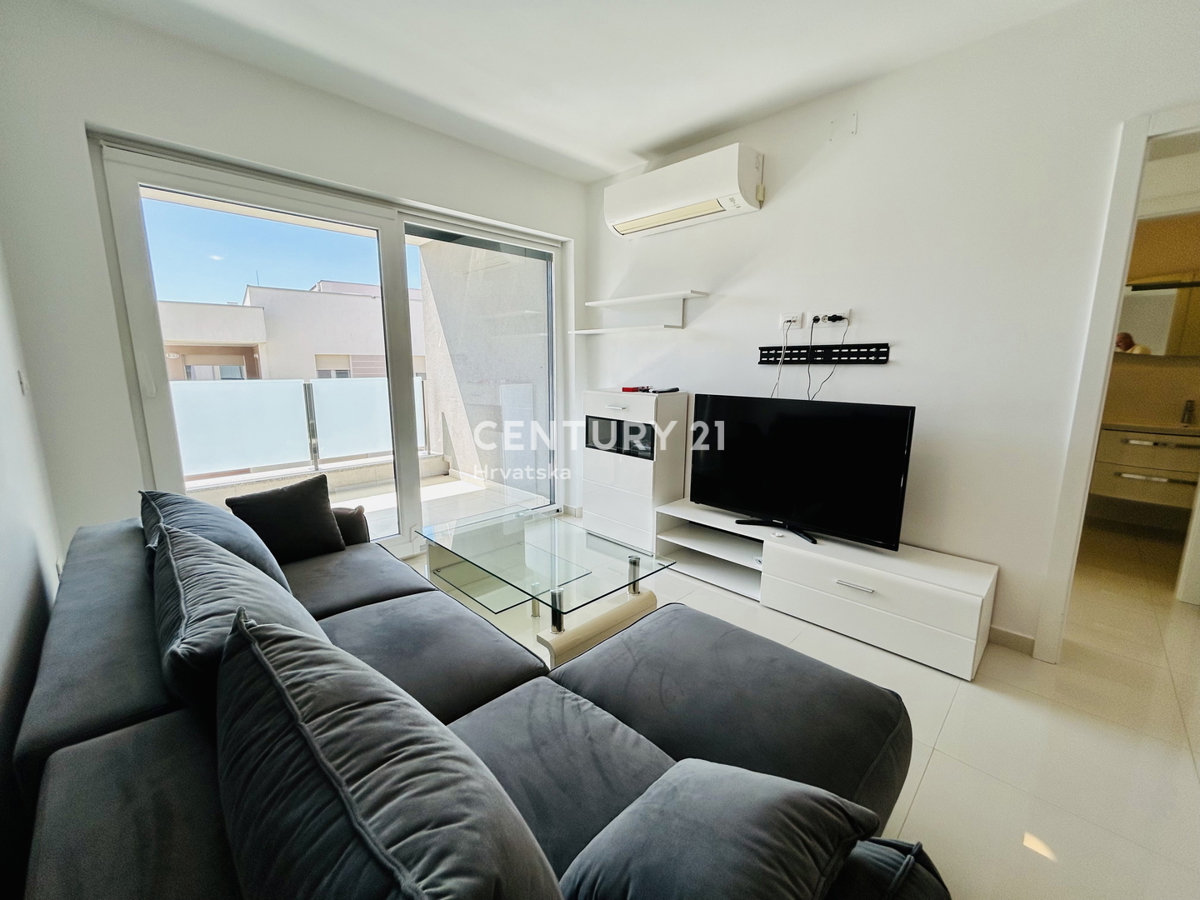 BANJOLE, VOLME, EKSKLUZIVA AGENCIJE, STAN SAMO 200 METROV OD MORJA IN PLAŽE