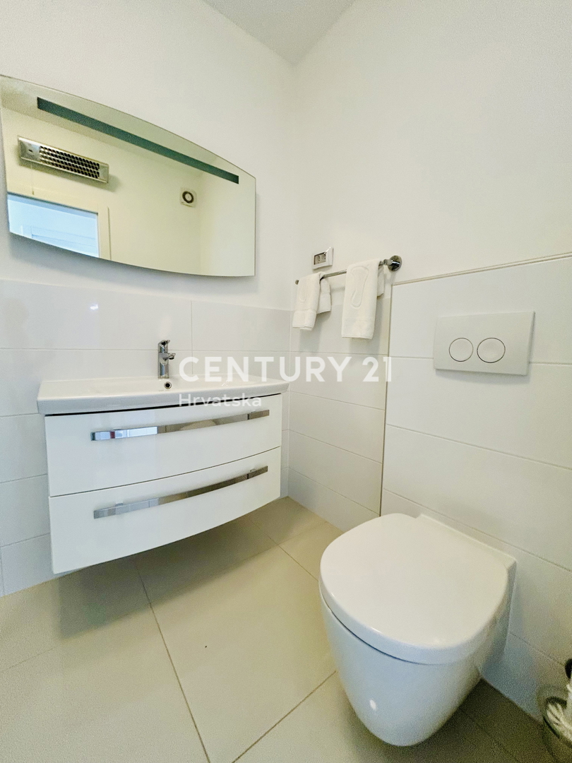 BANJOLE, VOLME, EKSKLUZIVA AGENCIJE, STAN SAMO 200 METROV OD MORJA IN PLAŽE