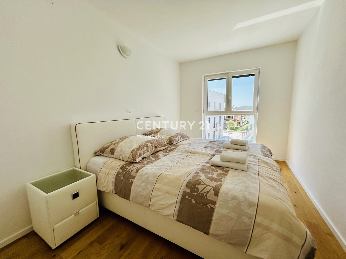 BANJOLE, VOLME, EKSKLUZIVA AGENCIJE, STAN SAMO 200 METROV OD MORJA IN PLAŽE