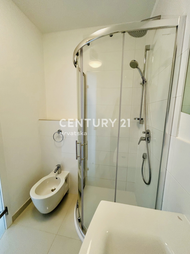 BANJOLE, VOLME, EKSKLUZIVA AGENCIJE, STAN SAMO 200 METROV OD MORJA IN PLAŽE