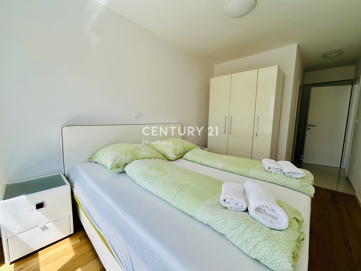 BANJOLE, VOLME, EKSKLUZIVA AGENCIJE, STAN SAMO 200 METROV OD MORJA IN PLAŽE