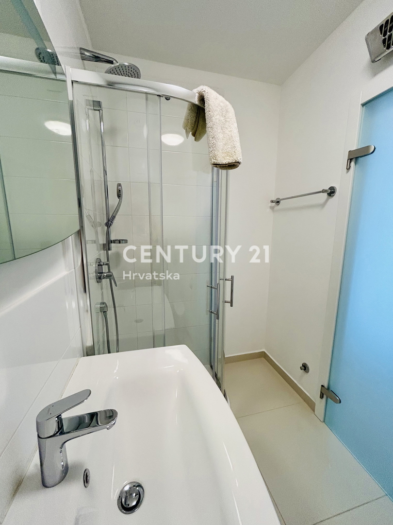 BANJOLE, VOLME, EKSKLUZIVA AGENCIJE, STAN SAMO 200 METROV OD MORJA IN PLAŽE