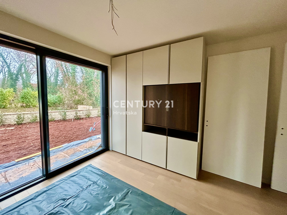 UMAG, VILA SAMO 150 METROV OD PLAŽE IN MORJA