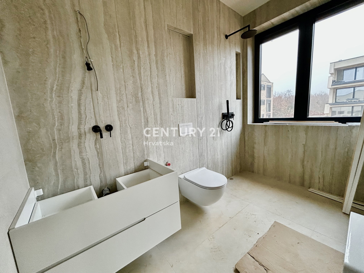 UMAG, VILA SAMO 150 METROV OD PLAŽE IN MORJA