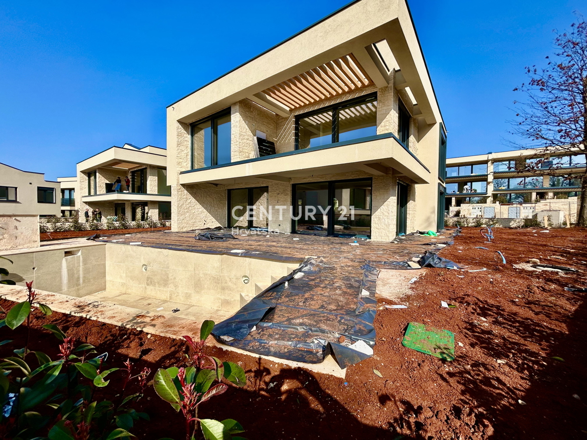 UMAG, VILA SAMO 150 METROV OD PLAŽE IN MORJA