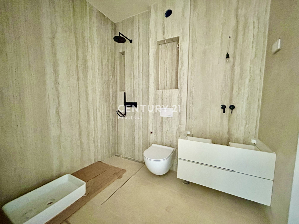 UMAG, VILA SAMO 150 METROV OD PLAŽE IN MORJA