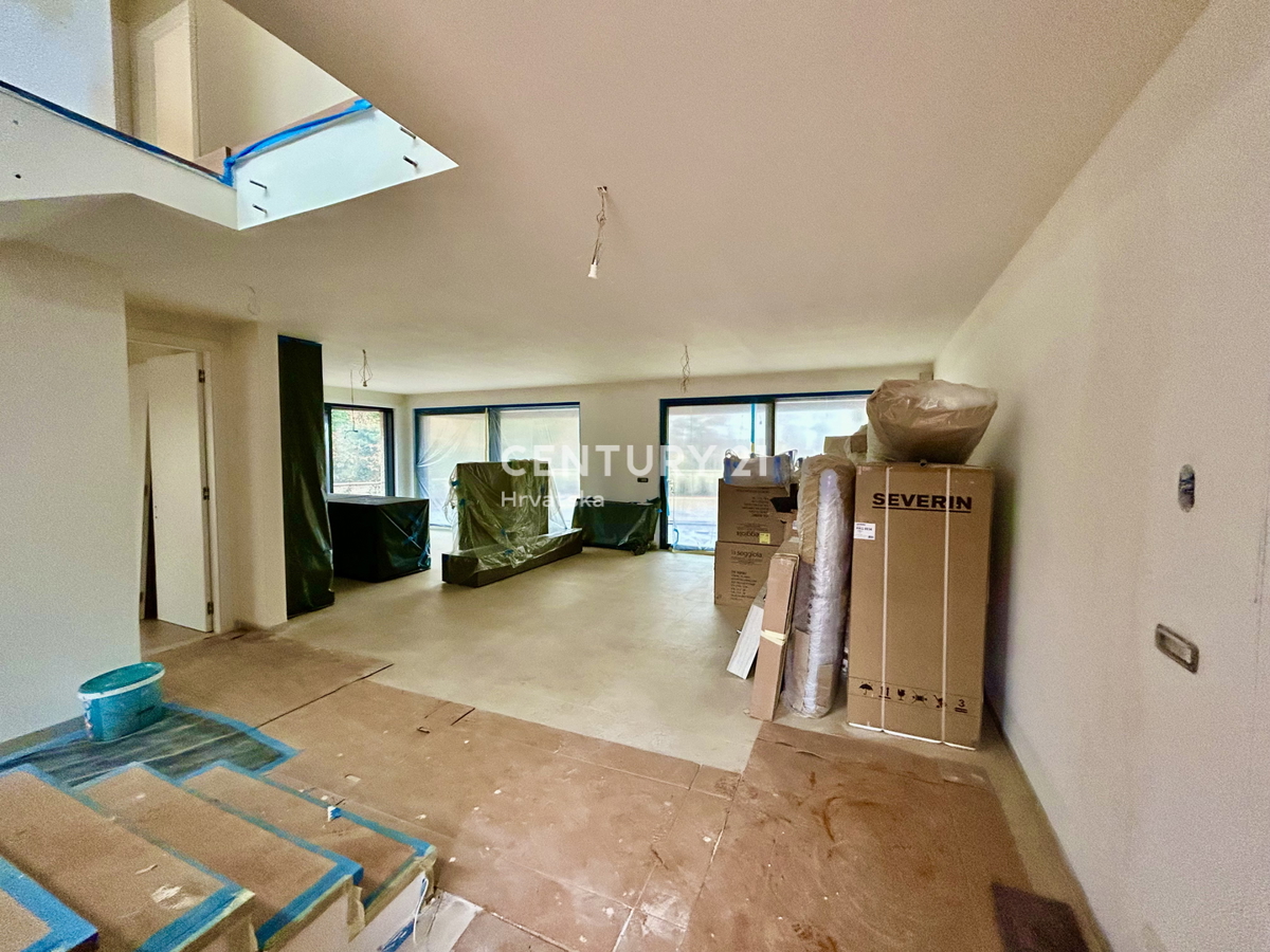 UMAG, VILA SAMO 150 METROV OD PLAŽE IN MORJA