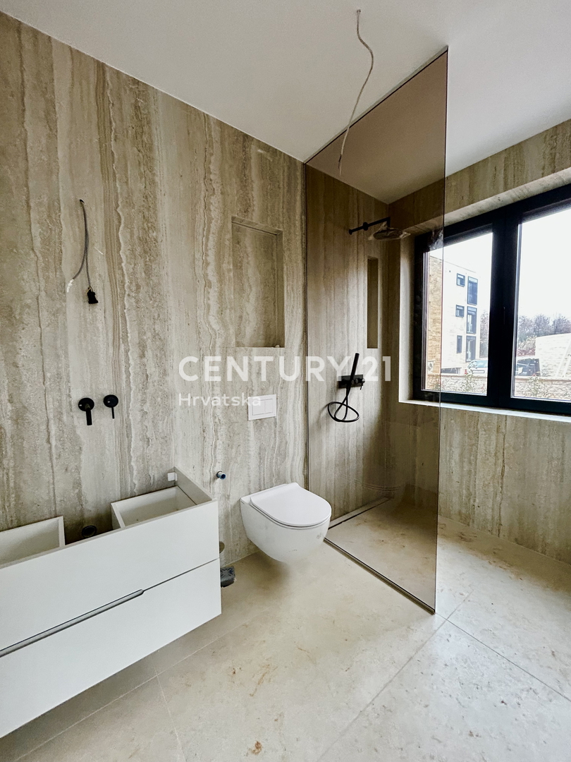 UMAG, VILA SAMO 150 METROV OD PLAŽE IN MORJA