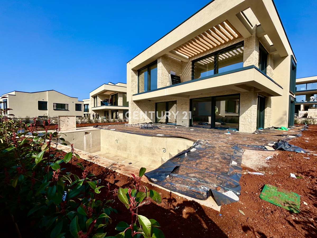 UMAG, VILA SAMO 150 METROV OD PLAŽE IN MORJA