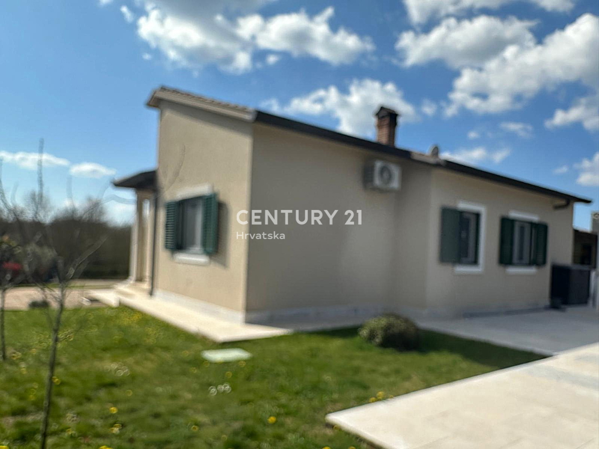 KRINGA, HIŠA S BAZENOM IN VELIKIM DVORIŠČEM NA MIRNI LOKACIJI