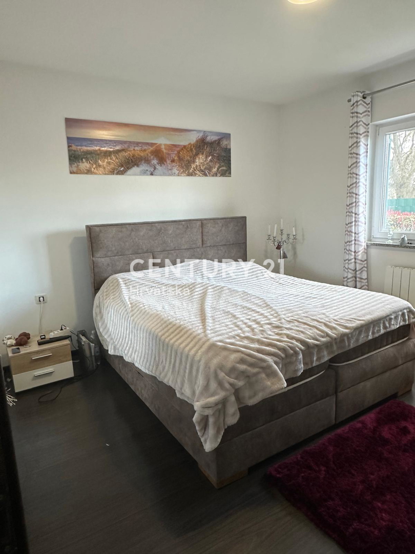 KRINGA, HIŠA S BAZENOM IN VELIKIM DVORIŠČEM NA MIRNI LOKACIJI