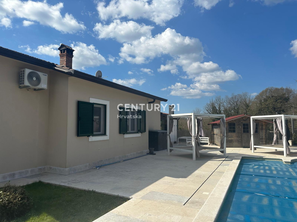 KRINGA, HIŠA S BAZENOM IN VELIKIM DVORIŠČEM NA MIRNI LOKACIJI