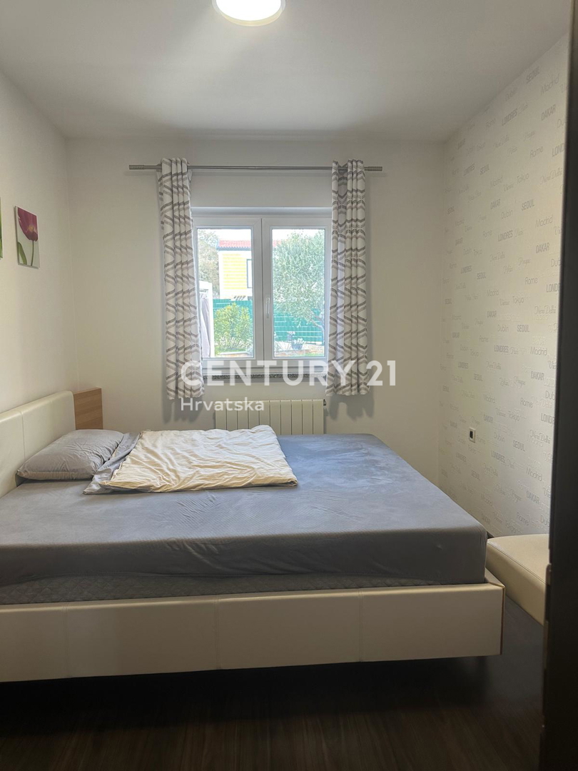 KRINGA, HIŠA S BAZENOM IN VELIKIM DVORIŠČEM NA MIRNI LOKACIJI