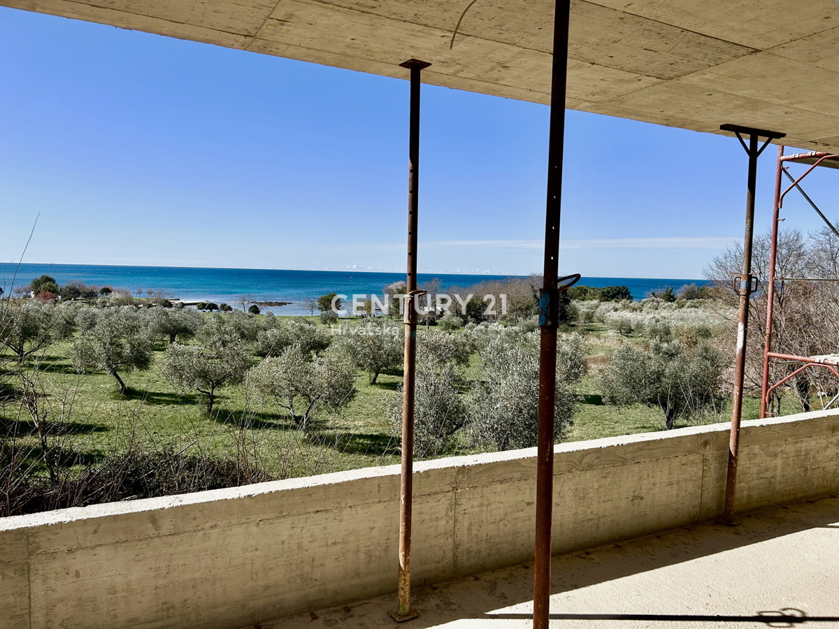 Umag, dvojna hiša samo 150 metrov od plaže s panoramskim in odprtim pogledom na morje