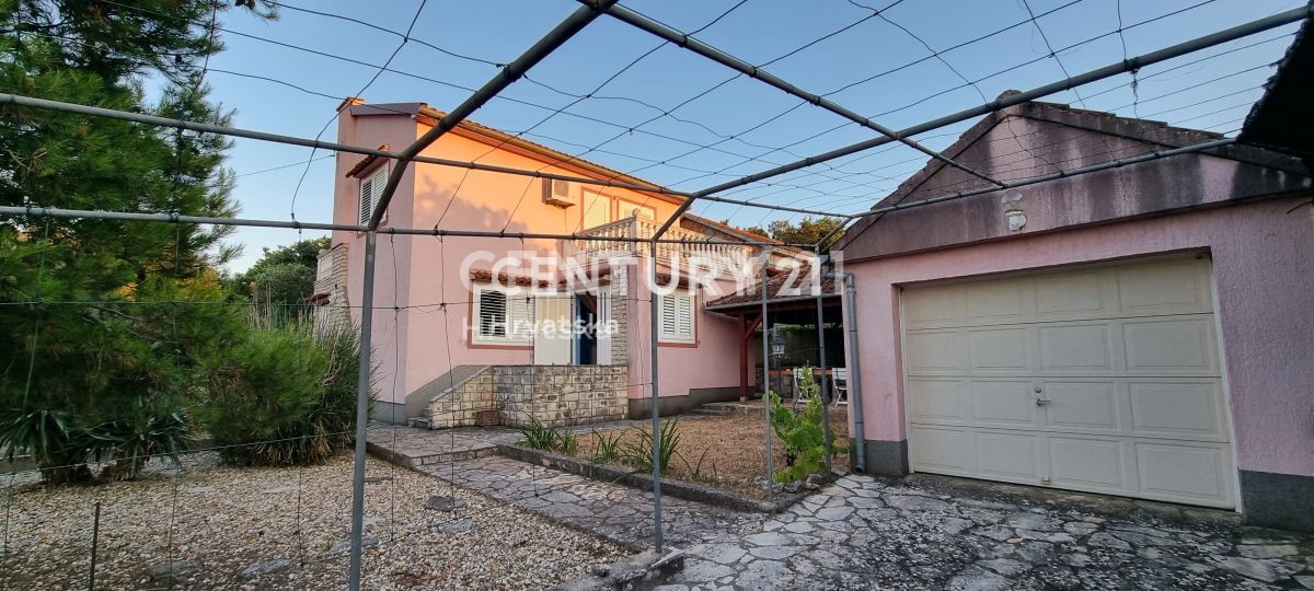Hiša, Samostojna, Pašman, Kraj