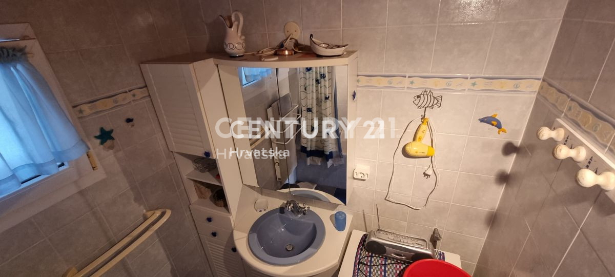 Hiša, Samostojna, Pašman, Kraj