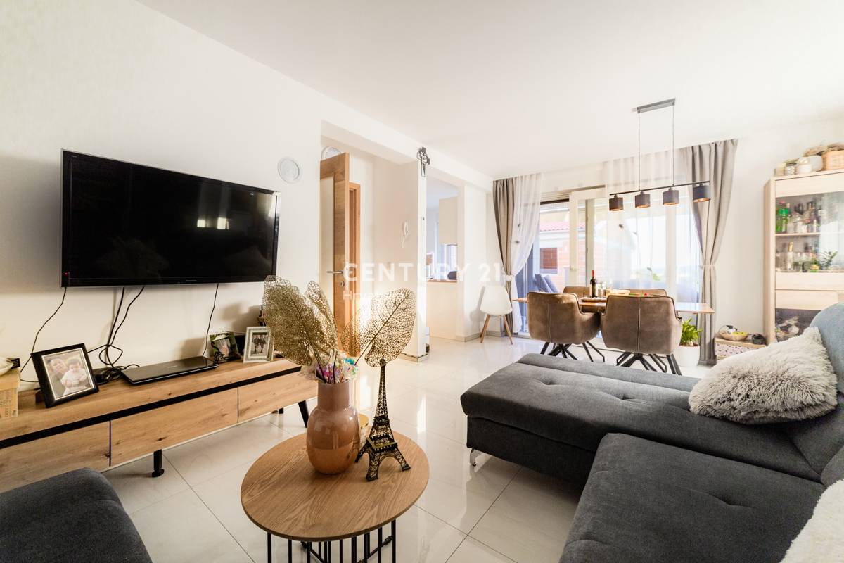 Zadar, Močire, 3-prostorsko stanovanje, 92 m2, 1. nadstropje, lastniški list, odlična lokacija, pogled na morje