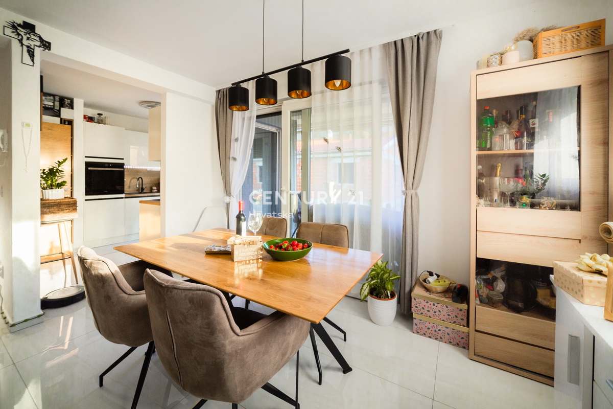 Zadar, Močire, 3-prostorsko stanovanje, 92 m2, 1. nadstropje, lastniški list, odlična lokacija, pogled na morje