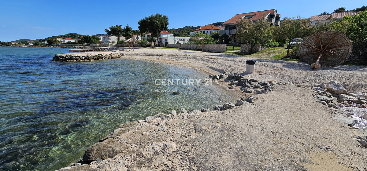Pašman, Dobropoljana, gradbeno zemljišče 60 m do plaže