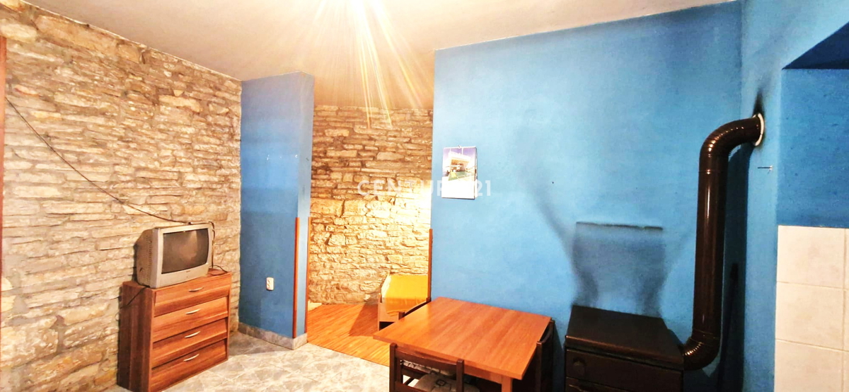 Benkovac - poslovni prostor in stanovanje - etažna lastnina v središču mesta