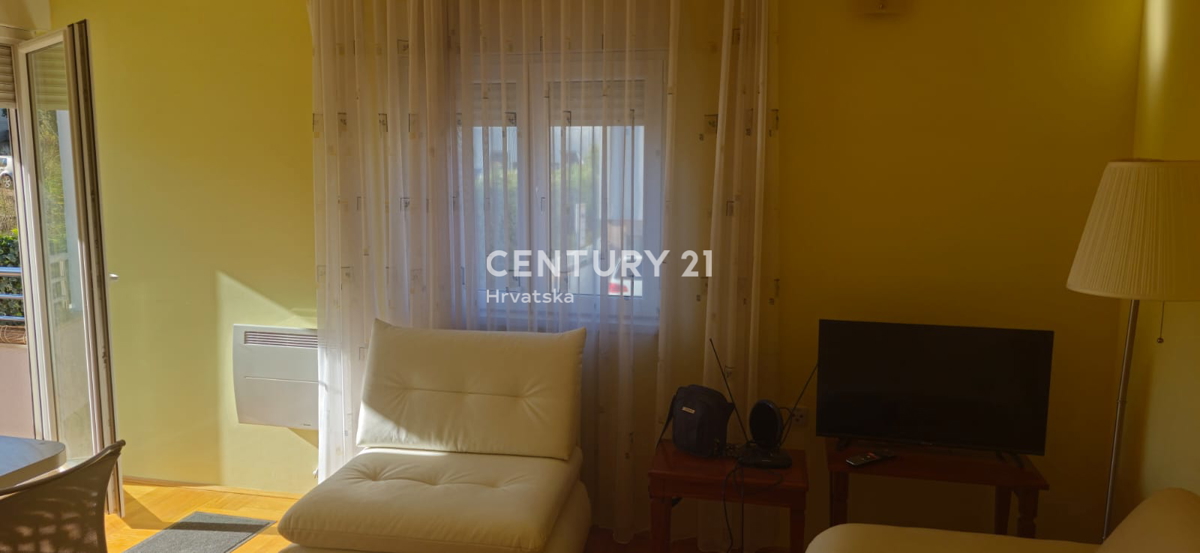 Zadar - Višnjik - garsonjera z garažo - možna tudi ZAMENJAVA za Zagreb