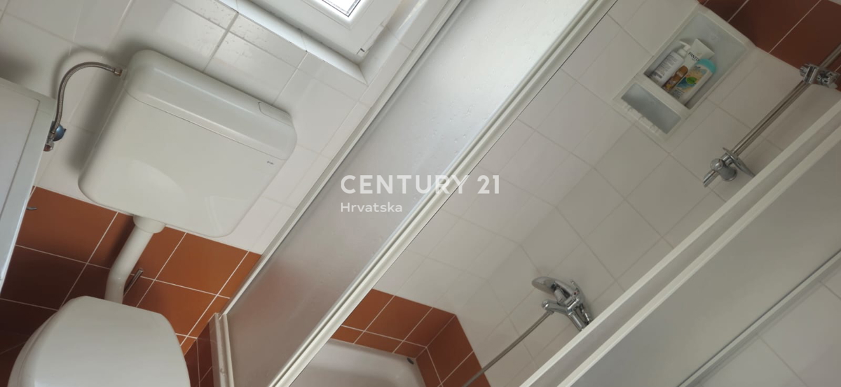 Zadar - Višnjik - garsonjera z garažo - možna tudi ZAMENJAVA za Zagreb