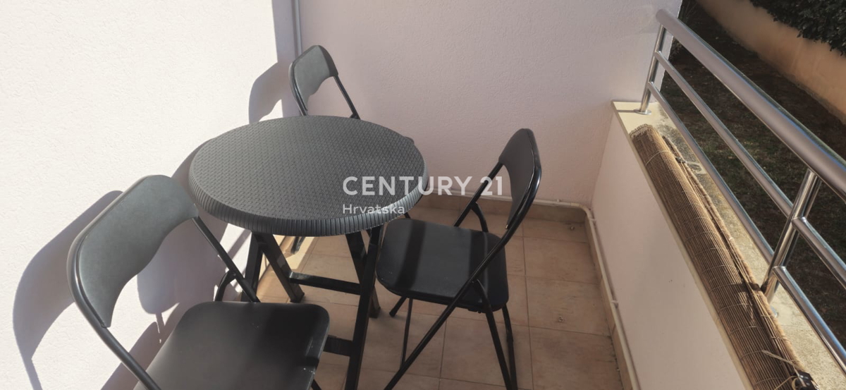 Zadar - Višnjik - garsonjera z garažo - možna tudi ZAMENJAVA za Zagreb