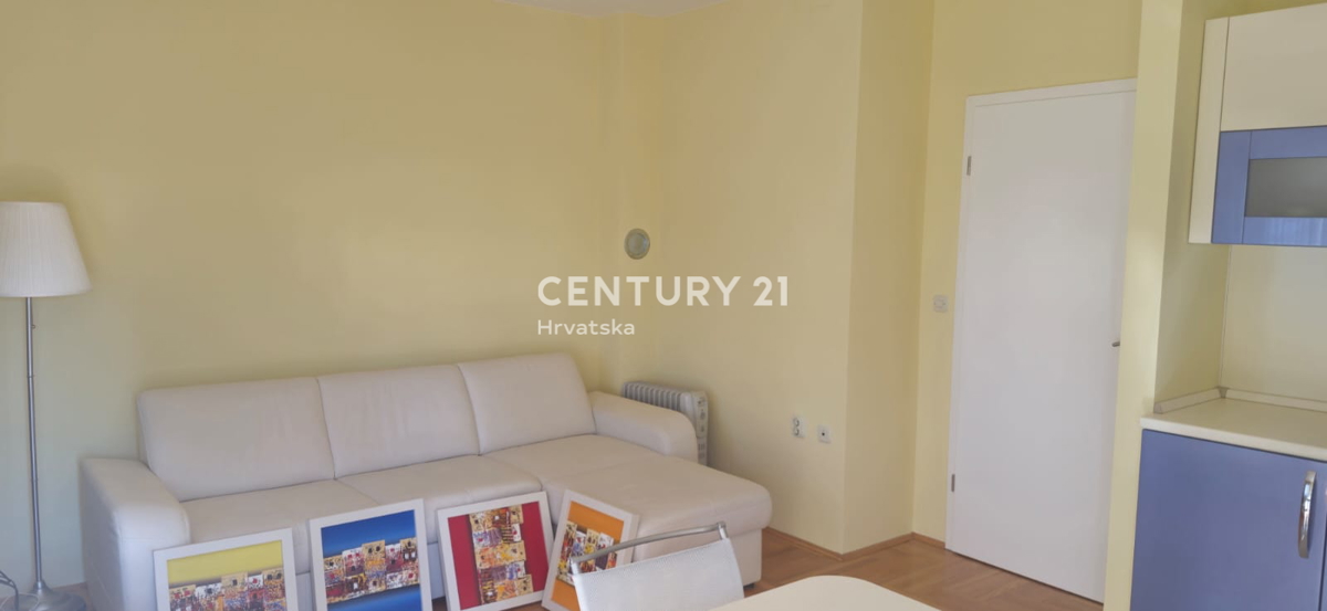 Zadar - Višnjik - garsonjera z garažo - možna tudi ZAMENJAVA za Zagreb