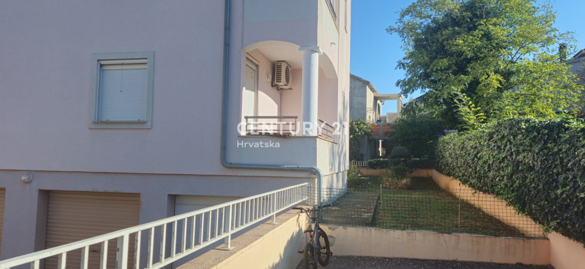 Zadar - Višnjik - garsonjera z garažo - možna tudi ZAMENJAVA za Zagreb