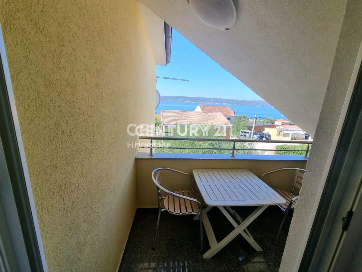 Hiša z več stanovanjskimi enotami: Sveti Peter na Moru, Biograd