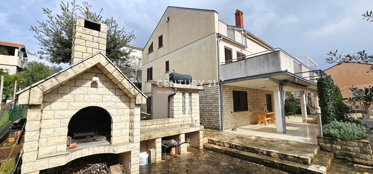 Sveti Filip in Jakov, hiša s pogledom na morje