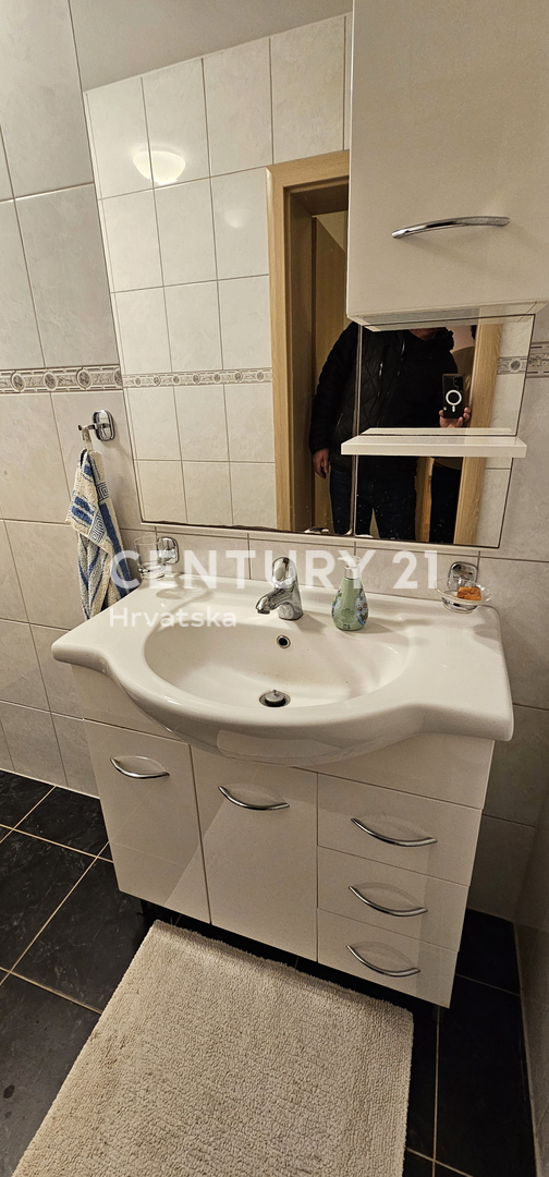 Sveti Filip in Jakov, hiša s pogledom na morje