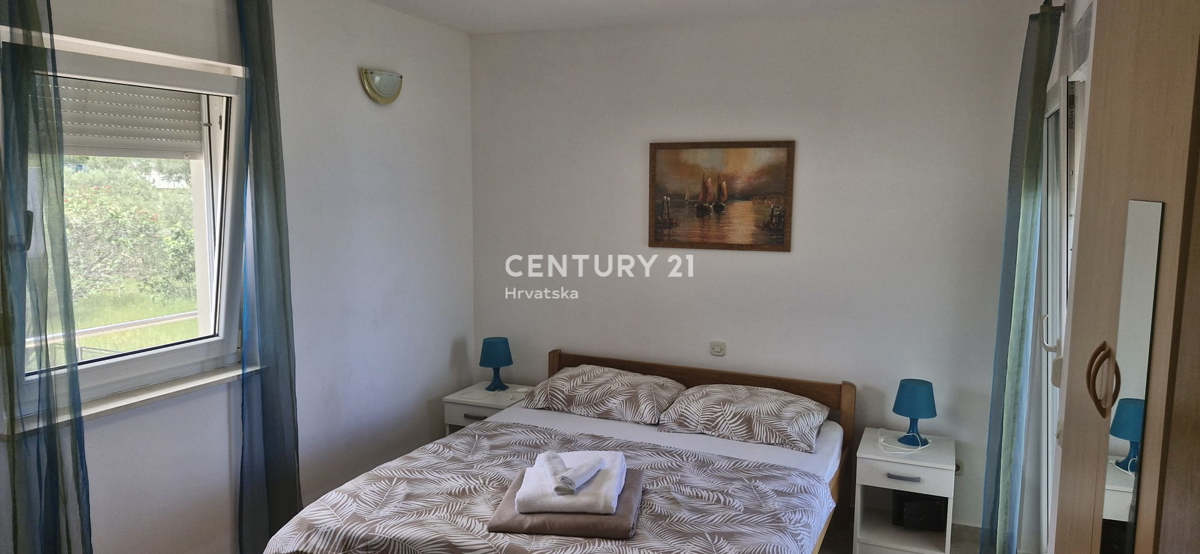 Tkon - otok Pašman, dvoprostorsko stanovanje z razgledom na morje in ob plaži