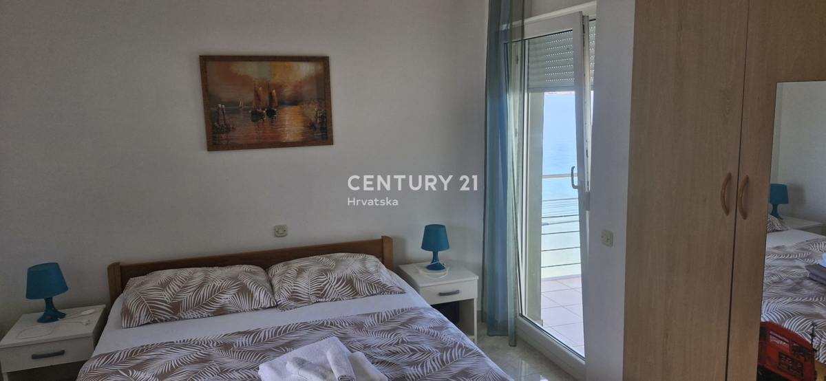 Tkon - otok Pašman, dvoprostorsko stanovanje z razgledom na morje in ob plaži