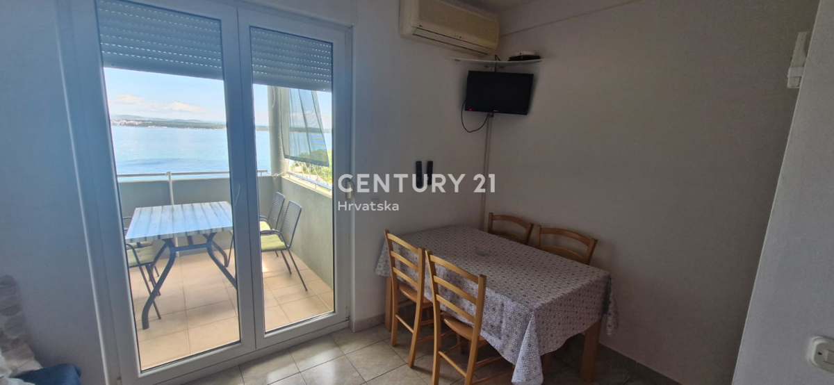 Tkon - otok Pašman, dvoprostorsko stanovanje z razgledom na morje in ob plaži