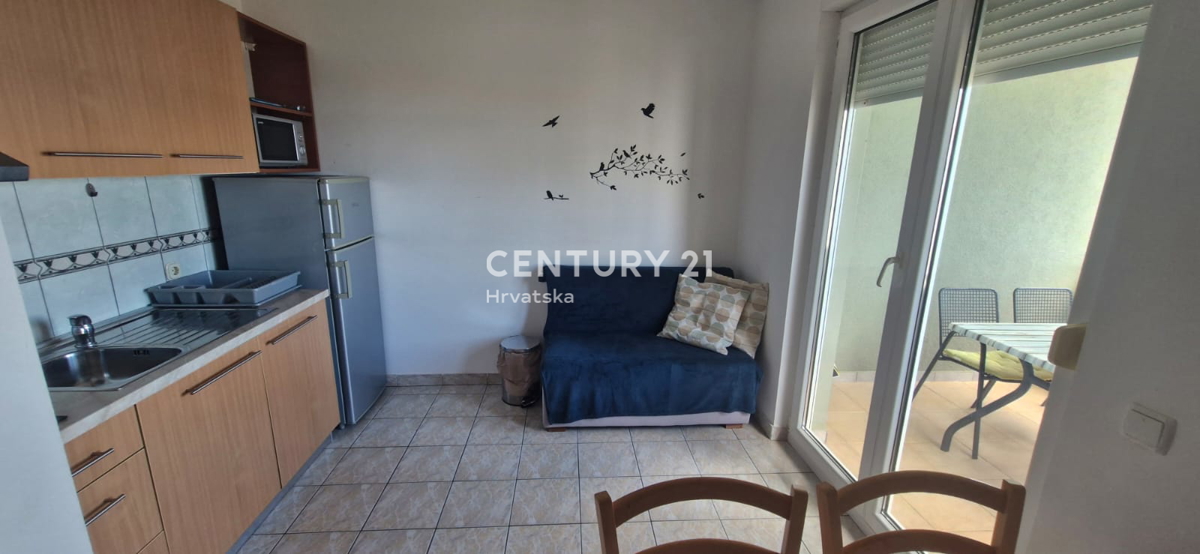 Tkon - otok Pašman, dvoprostorsko stanovanje z razgledom na morje in ob plaži