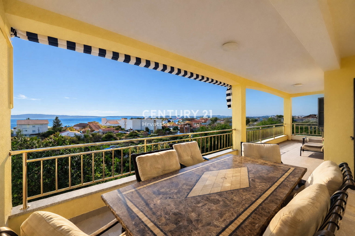 ZNIŽANO!!! SUKOŠAN, STANOVANJE 123 M2, PRIZEMLJE, GARAŽA, SHRANJEVALNIK, ČUDOVIT RAZGLED NA MORJE