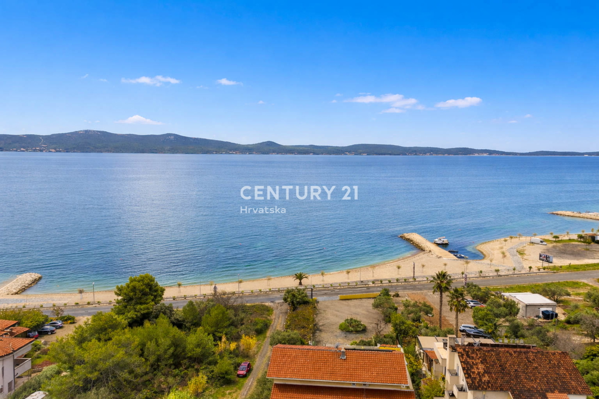 ZNIŽANO!!! SUKOŠAN, STANOVANJE 123 M2, PRIZEMLJE, GARAŽA, SHRANJEVALNIK, ČUDOVIT RAZGLED NA MORJE