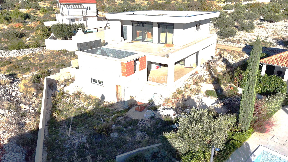 Primošten - vila z bazenom in razgledom na mesto in morje