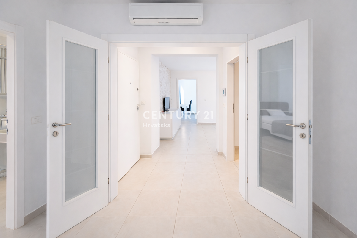 Vir – apartma s strešno teraso in panoramskim pogledom na morje, 40 m od morja