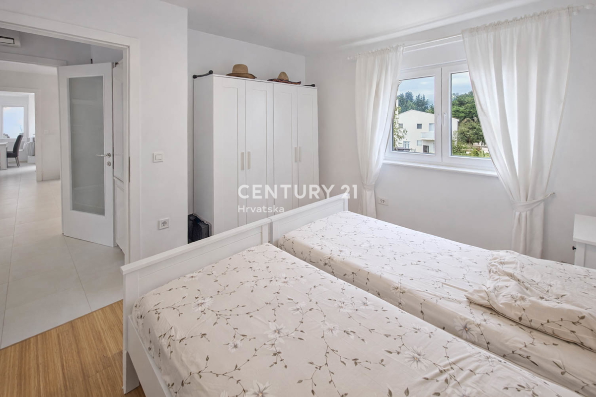 Vir – apartma s strešno teraso in panoramskim pogledom na morje, 40 m od morja